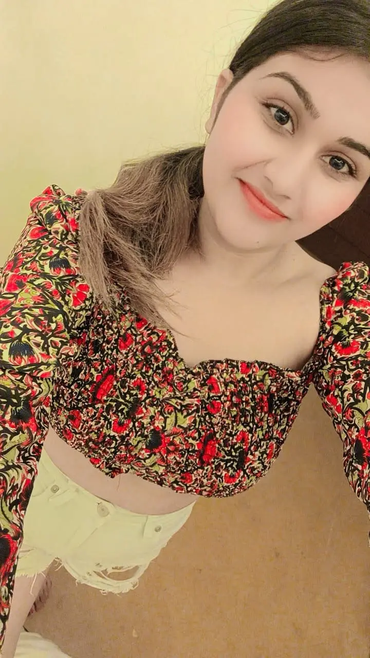 Ayesha Khan - Premium Chennai Escort
